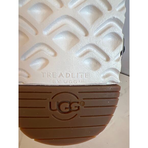 UGG Women's Braelynn
Platform Slingback Sandals. Black patent leather suede SZ 9 - Picture 10 of 10